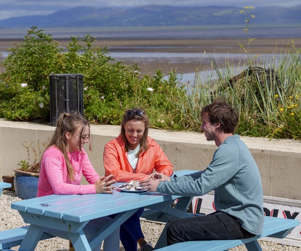 Couple and solo traveller at Glyde Inn, Annagassan, Co Louth