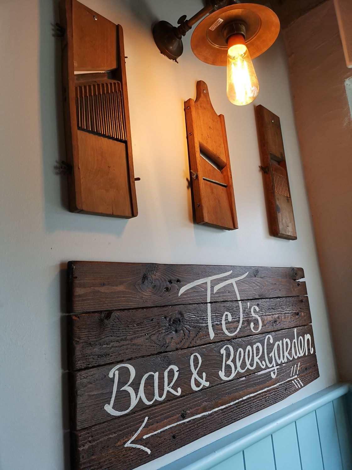 TJs bar