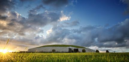 Brú Na Bóinne Newgrange Knowth And Dowth Featured Image